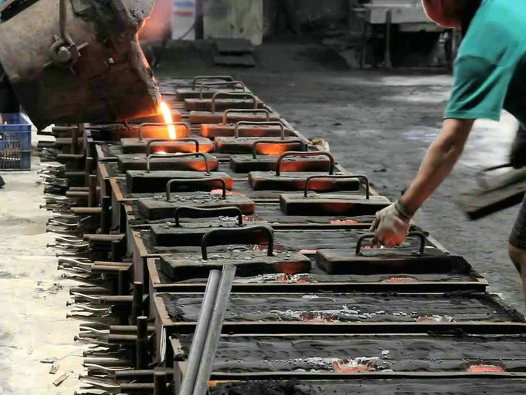 pouring casting